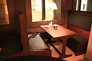 Sitzecken mit Blick auf die Reitschule (©Foto:Martin Schmitz)